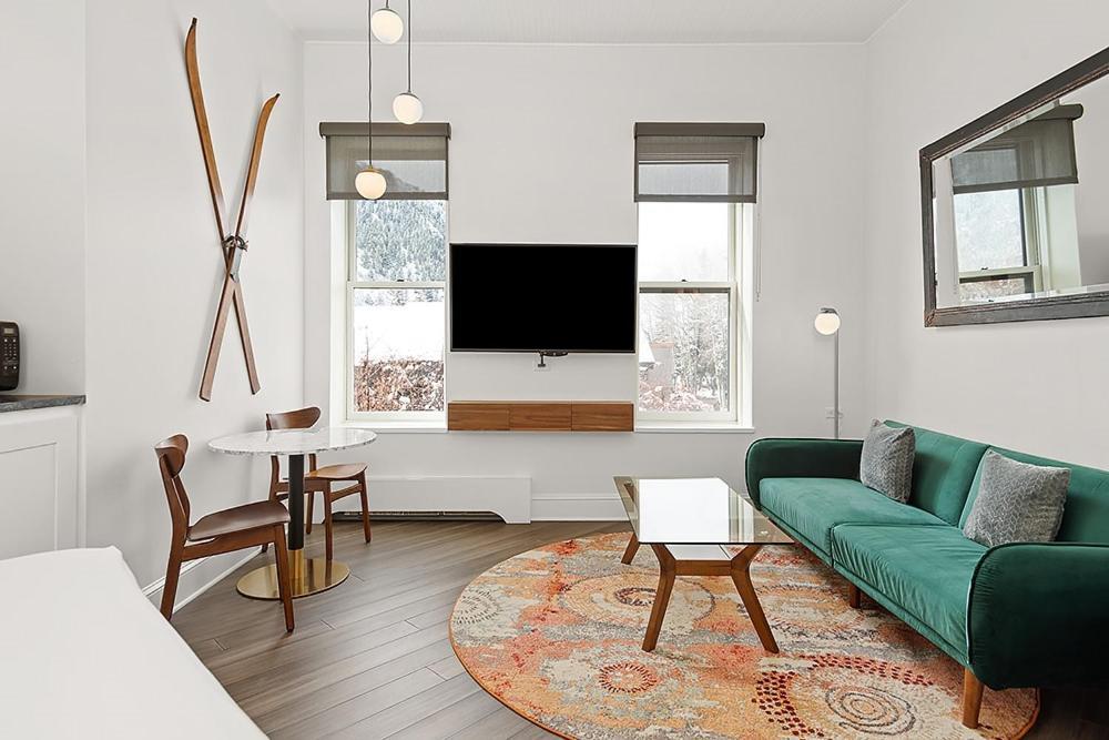 Independence Square 202, Hotel Room Over-Looking The Mall And Aspen Mountain Bagian luar foto
